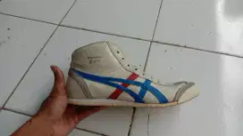 Mencari pekerjaan di bidang perbaikan/reparasi koper tas dan sepatu