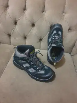 Mulus .authentic sepatu .sneakers safety jogger size 44