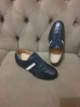 Mulus .authentic sepatu .sneakers bally size 39