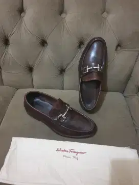 Mulus .authentic sepatu .pantofel salvatore ferragamo size 42
