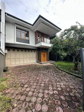Rumah Lux Semi  Furnished Bandung Utara di Terusan Sutami