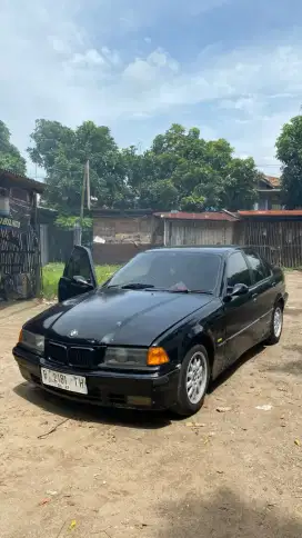 BMW E36 323i MATIC