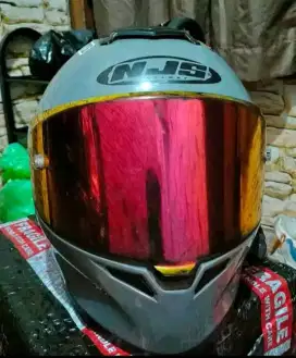 Jual helm njs+intercom lecet pemakaian size M 550 net.