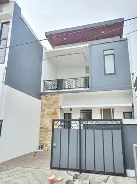 RUMAH KEREN SAMPING NIRWANA MERR RUNGKUT JAYA DEKAT UPN