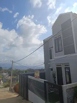 Rumah mewah semi vila 2 lantai murah