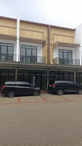 Ruko 2 lantai siap huni tanpa DP bebas biaya surat lokasi sudah ramai.