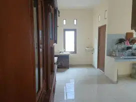 Rumah di Jakarta Selatan Pondok Pinang bisa buat usaha.