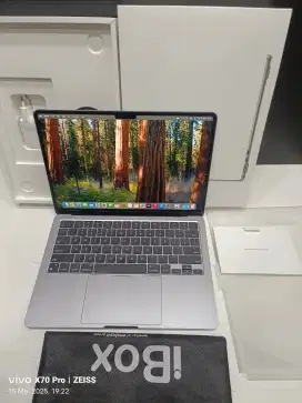 Macbook Air M2 8/256gb 13-iNci ex Garansi resmi iBox Mulus like new