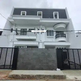 Rumah baru dan mewah lokasi premium di Tomang Jakarta Barat