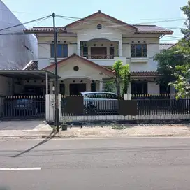 Rumah Komplek Abadi Duren Sawit: 2 Lt, LT 355 m2, Jln Utama, Murah