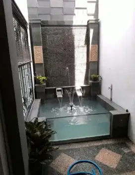 Kolam kaca bergaransi
