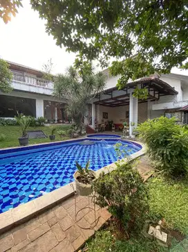 MURAH Rumah Dijual ada Kolam Renang di Cirendeu Tangerang Selatan