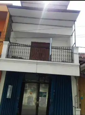 RUKO 3 LANTAI STRATEGIS  DKT RAYA KENJERAN COCOK UNTUK TOKO. BARBER. P