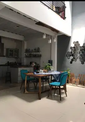 Dijual Rumah 1/2 Lantai di Bintaro