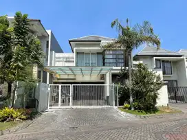 RUMAH MEWAH MINIMALIS DI PERUMAHAN ELITE GRAHA FAMILY