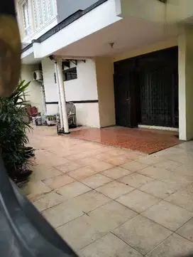 Rumah Ngagel Luas 320 Dikontrakkan