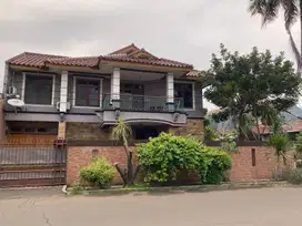 RUMAH PAMULANG 5 KAMAR TIDUR 2 LANTAI AREA STRATEGIS