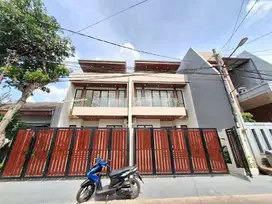 Jual Rumah 2 Lantai Siap Huni Modern di Vila Dago Pamulang