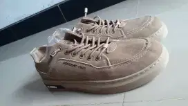 Sepatu Sneakers merk Leedoo