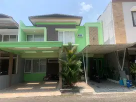 2 Lantai Modern Minimalis di Area Perumahan Springhill Sawojajar