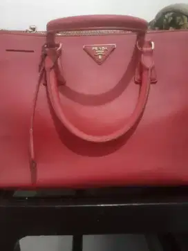 Tas Prada kondisi msh bagus
