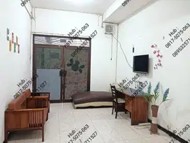 Kost Kos Studio Putri Pasutri Keluarga Ubaya Tenggilis Rungkut