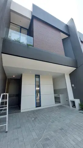 Rumah Mewah Tropis Raya Kutisari Indah Surabaya