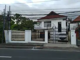 RUMAH LANTAI 2 LOKASI SEMINYAK KUTA BADUNG BALI