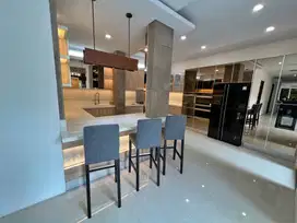 HOT DEAL‼️ FULLY RENOVATED FREEHOLD VILLA NEAR BERAWA BEACH