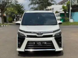 Toyota Voxy 2.0 CVT 2019 Putih mutiara