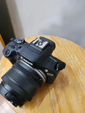 CANON EOS R100 RF-S 18-45mm F4.5-6.3 IS STM KIT