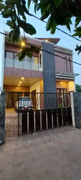 Rumah Unik dekat Transyogi/Puri Cikeas/Cibubur Country/Kompleks Brimob