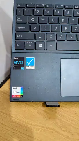 Asus Zenbook flip 13 Touchscreen & Bisa dilipat