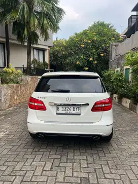 Mercedes-Benz B200 2014 Bensin
