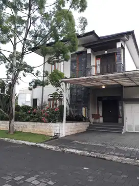 Rumah di Rambut Kasih Kota Baru Parahyangan, 2 Lantai Siap Huni Furnis