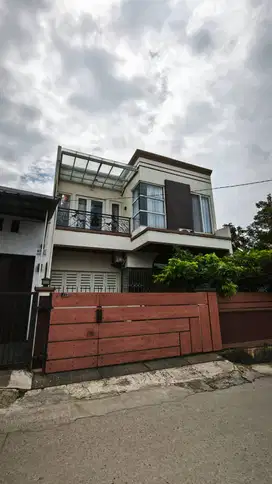 Jual cepat Rumah 2 Lantai SHM. Murah, material Exclisive,dll