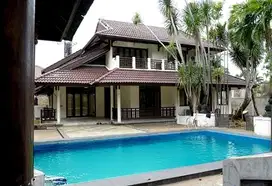 Disewakan Rumah 2 lantai , Luas 400m2 di Antasari ,Jakarta Selatan