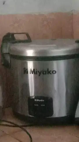 Dijual magic com ukuran 6 ltr merk miyako no minus