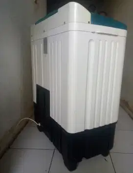 Mesin cuci merk Danpo 2 tabung kapasitas 8kg