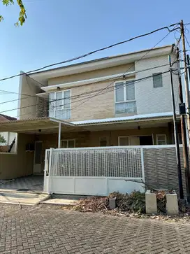 Rumah Baru dan Bonus Full Furnished dan Interior Mahal Manyar Kertoadi