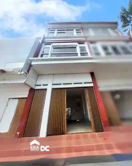 Ruko Baru 3 Lantai Area Ramai Dekat Alun-alun Salatiga di Merak