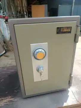 Brangkas tahan api ichiban ukuran 40 x 50
