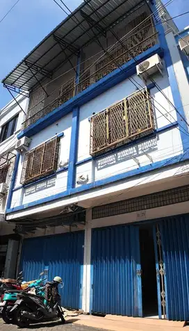 Disewakan Ruko Strategis 3,5 Lantai di A.P Pettrani - Makassar