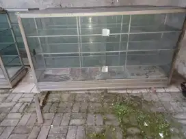 Dijual Etalase kaca bekas ukuran 1,5mtr dan 2mtr
