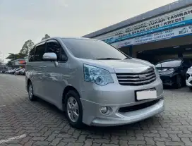 CIAMIK !! TOYOTA NAV1 2.0 V 2013 AT SILVER