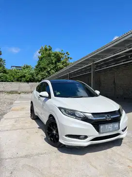 2015 HRV prestige two tone 1.8L SUV