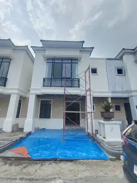 Villa Komplek Jewel Garden Lebar 8 Meter