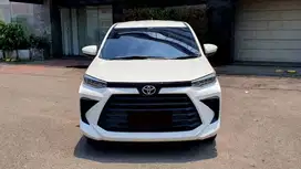 Toyota Avanza 1.3 E AT Putih NIK 2023 Like New Low KM 28rb Record