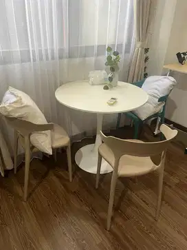 Dekorasi perlengkapan rumah studio bangku, sofa, meja aesthetic