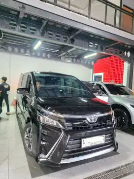 Toyota Voxy 2019 hitam matic premsound